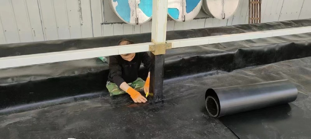 車(chē)間防滲土工膜包柱子