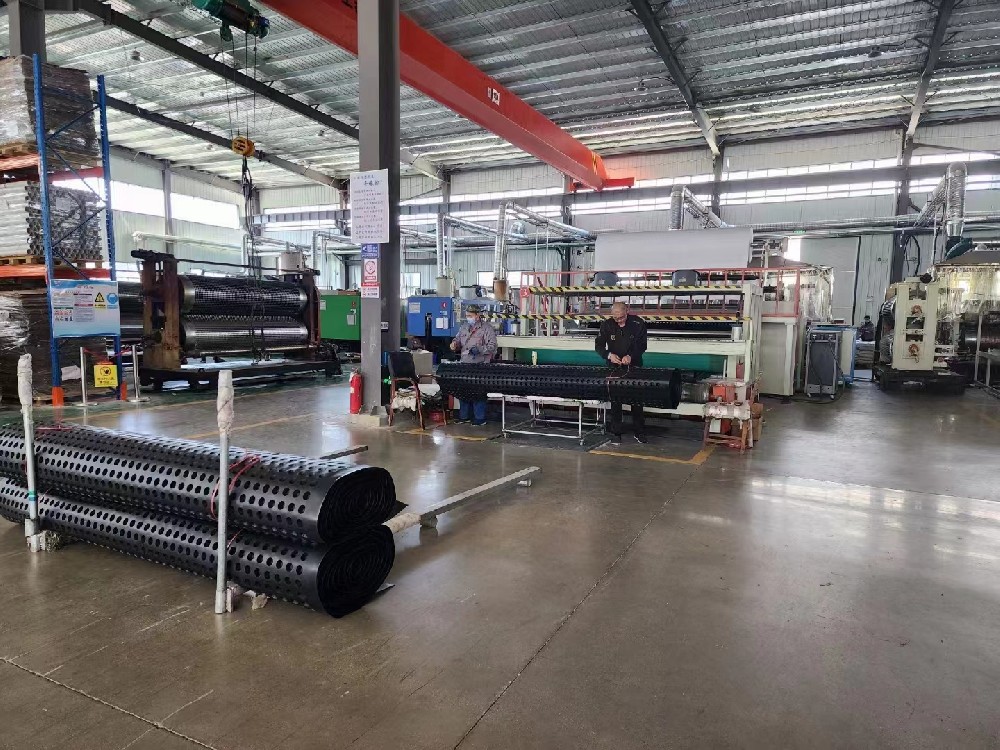 30排水板生產(chǎn)車(chē)間