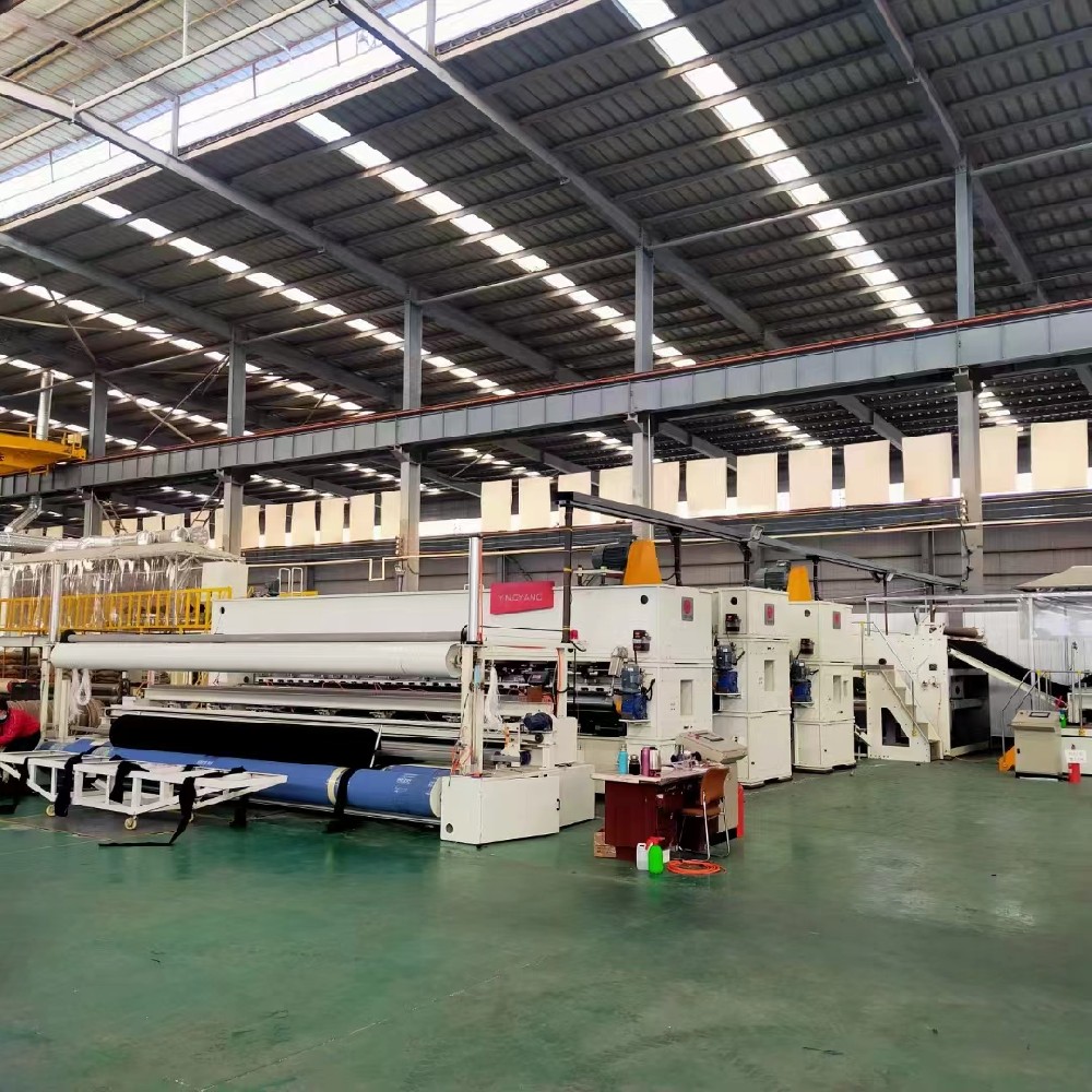 土工布生產(chǎn)車(chē)間