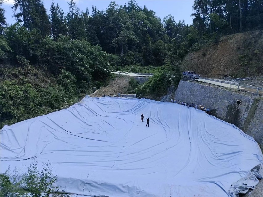 山地儲(chǔ)水池防滲防水用800克兩布一膜···